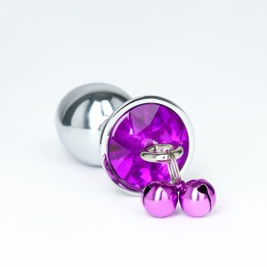 Серебристая анальная пробка с колокольчиками и фиолетовым кристаллом - 7 см.